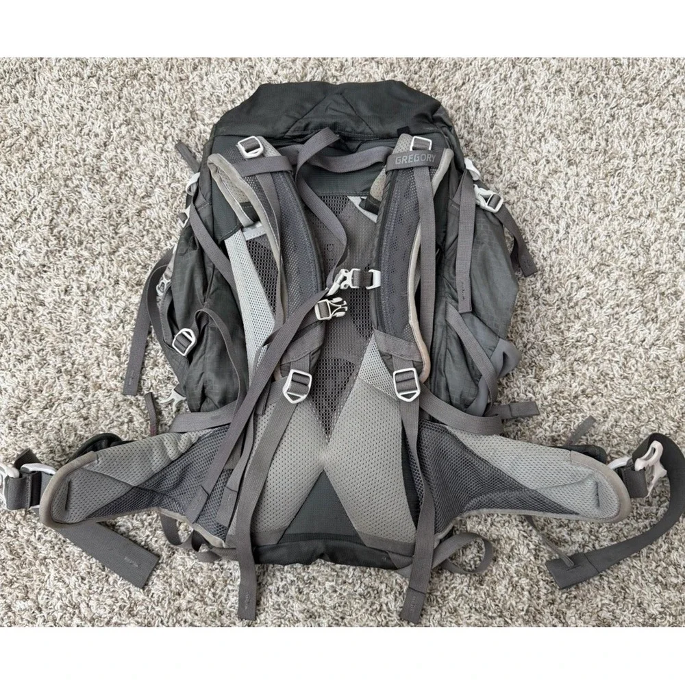 Gregory Jade 63L Women's Day Hiking Backpack Gray Purple S / M SOLID SHAPE